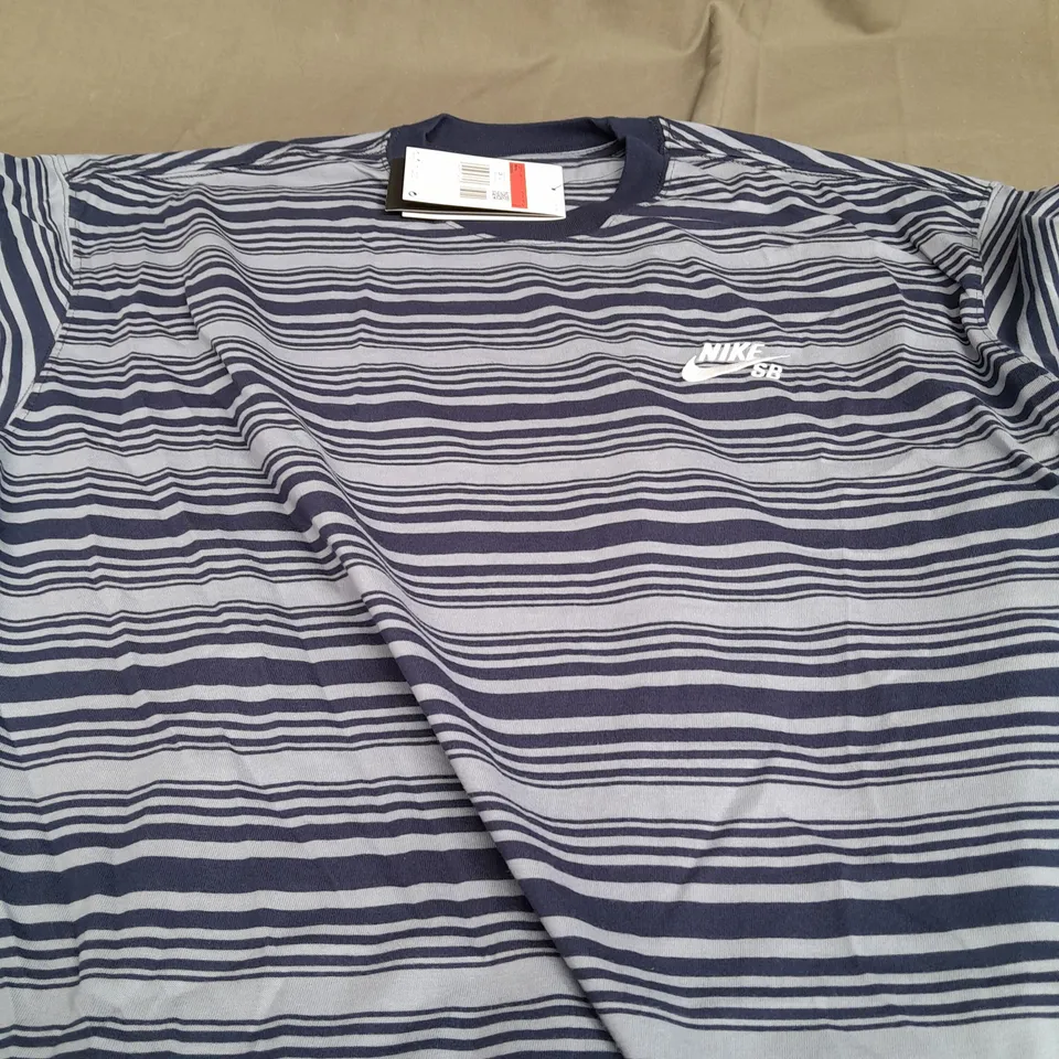 NIKE SB NAVY STRIPE T-SHIRT - LARGE