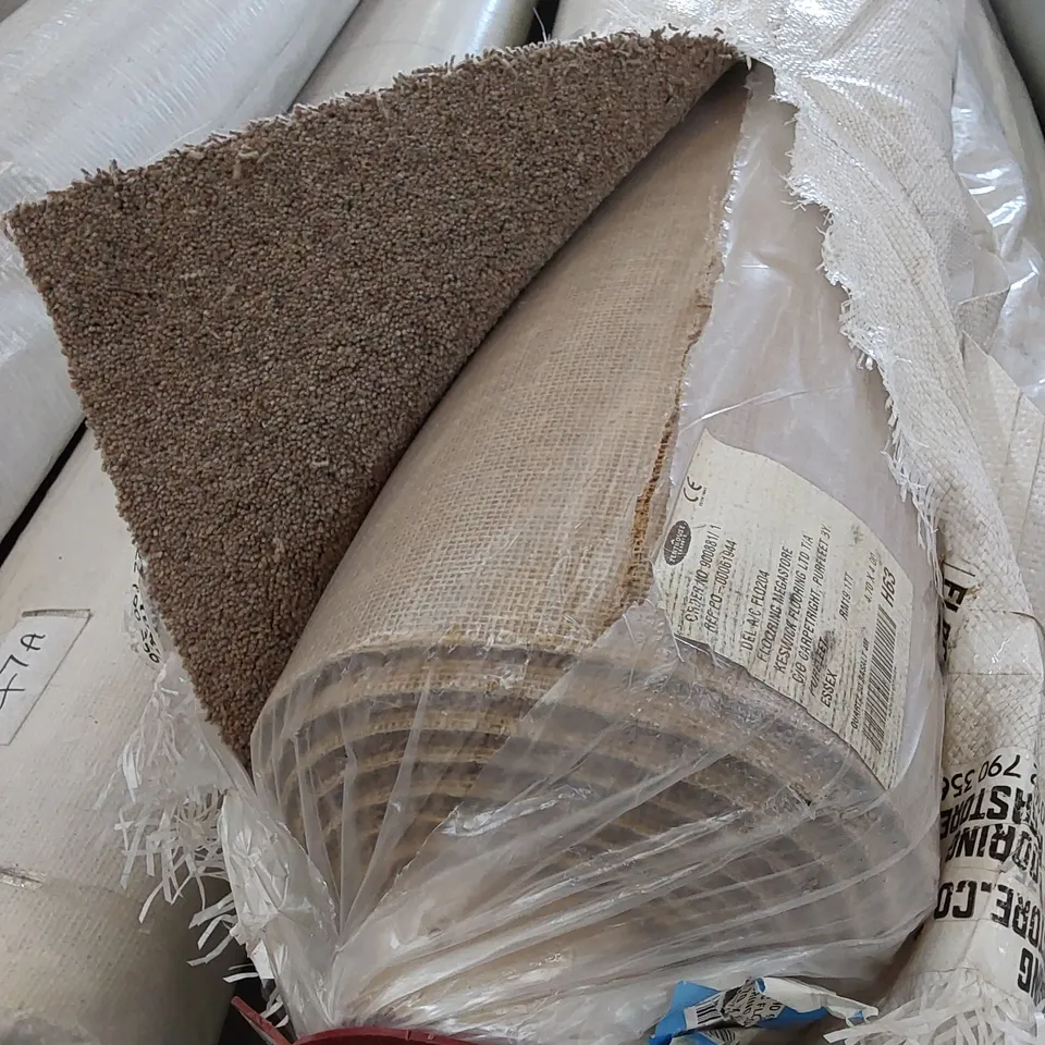 ROLL OF QUALITY QUARTZ BASALT CARPET // SIZE: APPROXIMATELY 4 X 4.7m