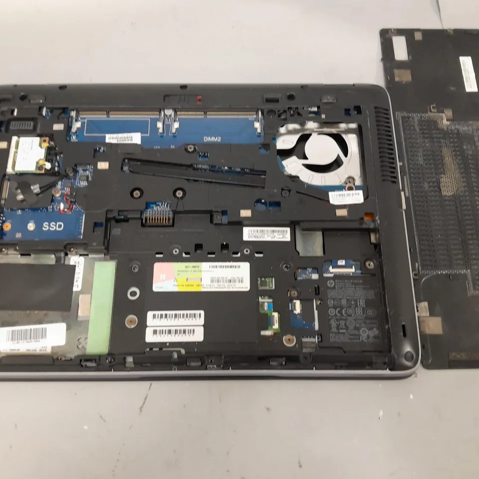 HP 840 LAPTOP 