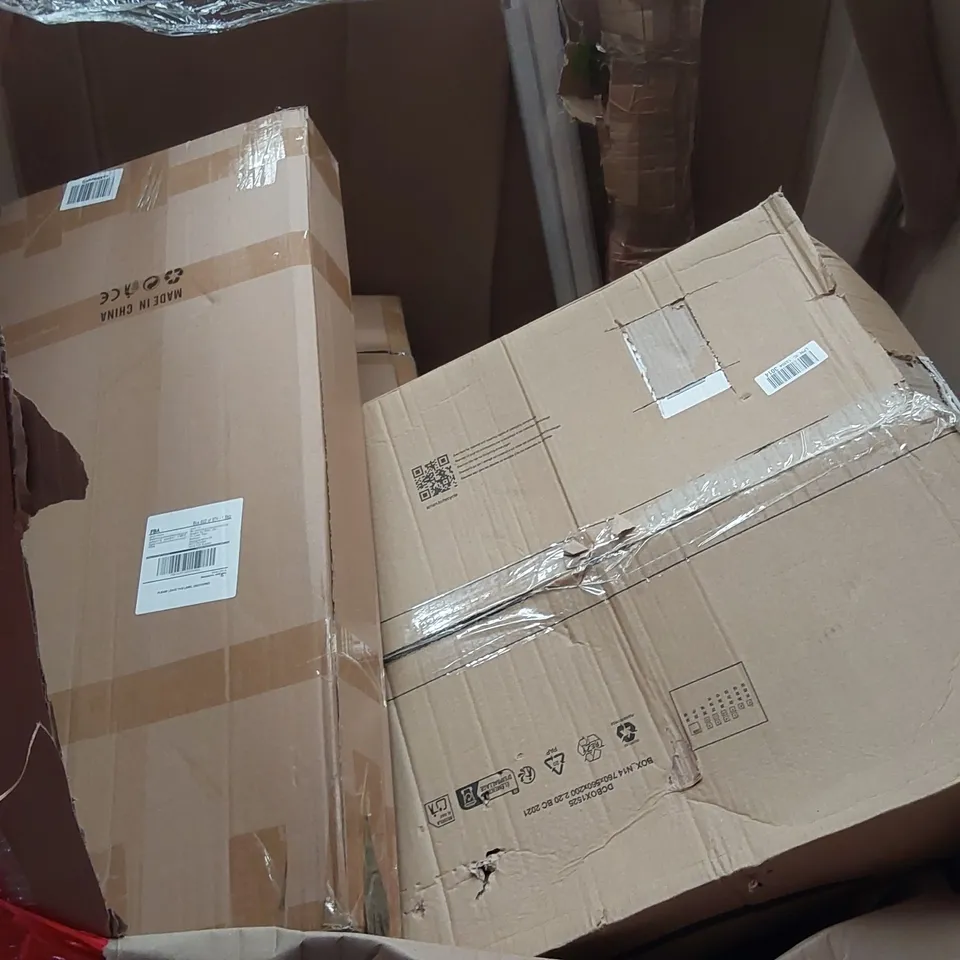 PALLET OF ASSORTED ITEMS INCLUDING: BABY WALKER, BOOSTAPAK, DESK, PLAYPENS ECT