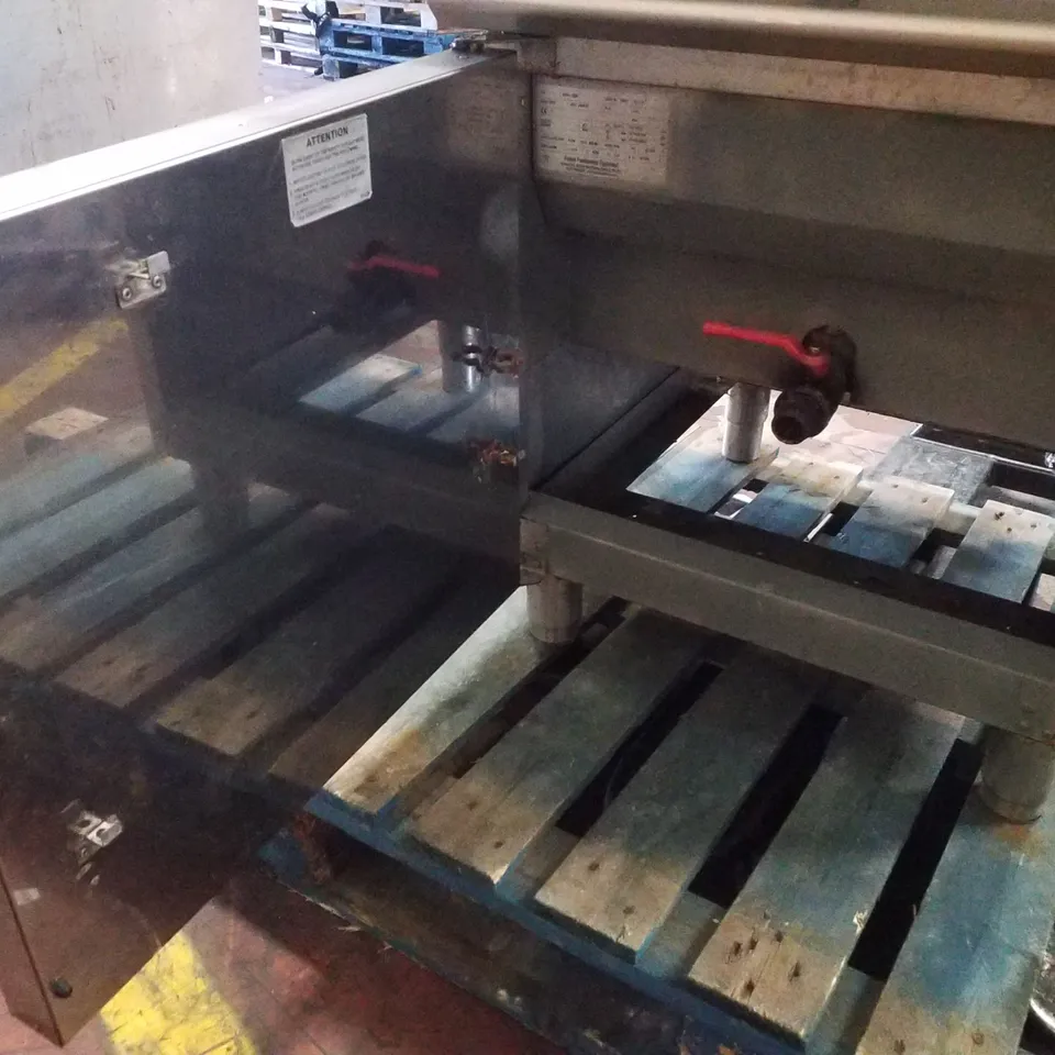 FALCON DOMINATOR PLUS E3860 TWIN BASKET FRYER