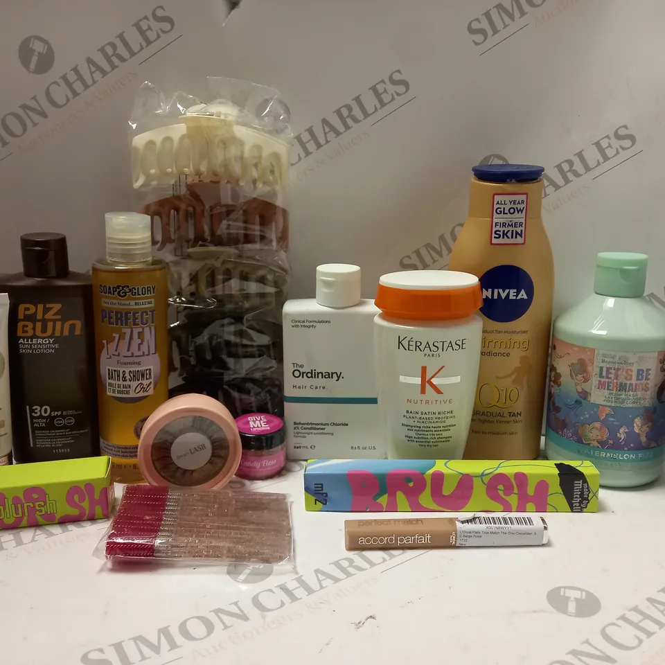 BOX OF APPROX 10 ASSORTED BEAUTY PRODUCTS TO INCLUDE SOAP&GLORY BATH/SHOWER OIL, KERASTASE SHAMPOO, NIVEA GRADUAL TAN MOISTURISER, ETC 