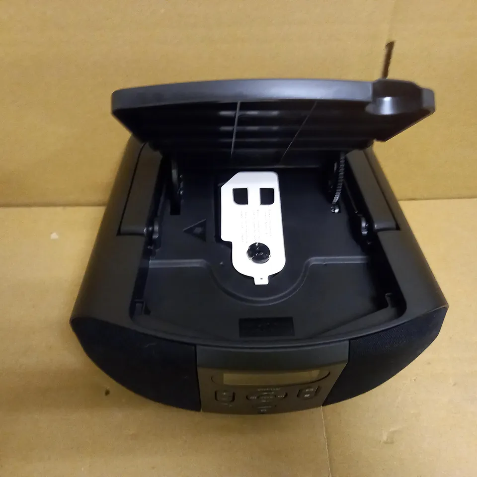 CD BOOMBOX-FM RADIO