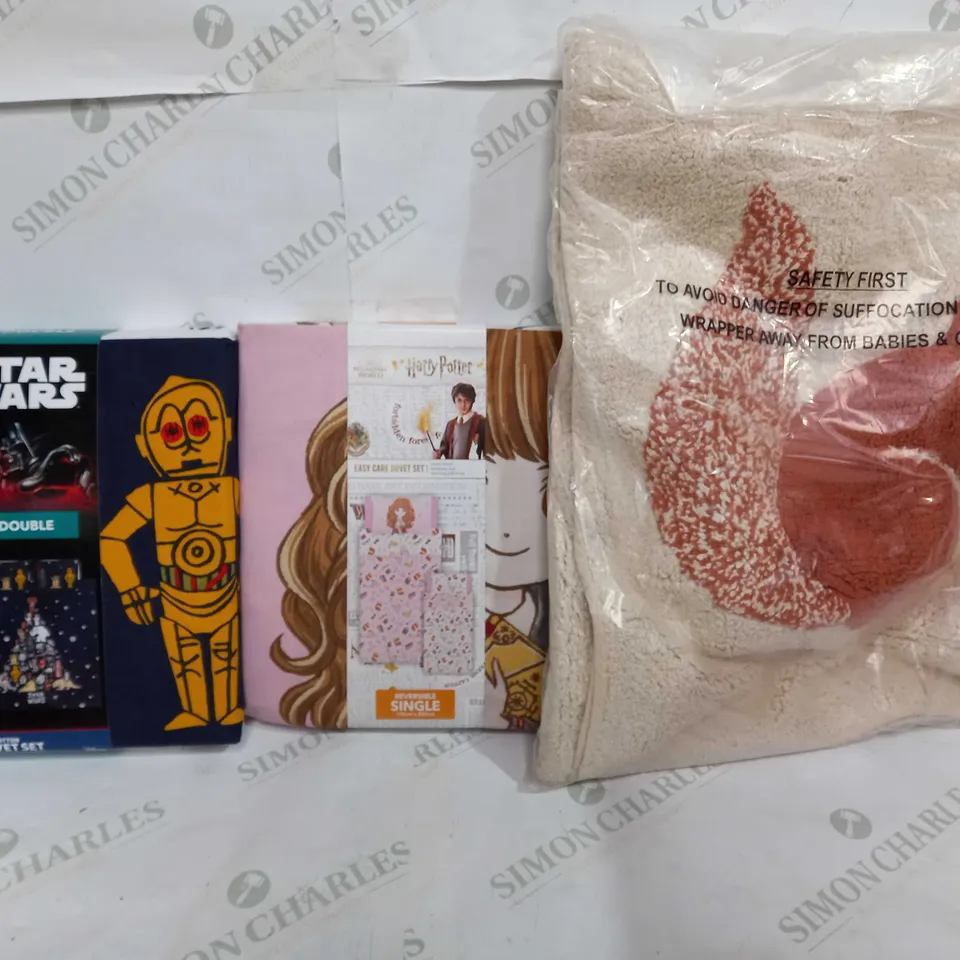 BOX OF APPROX 8 ASSORTED ITEMS TO INCLUDE - STAR WARS DUVET DOUBLE - HARRY POTTER DUVET - SQUIRREL BATH MAT ECT