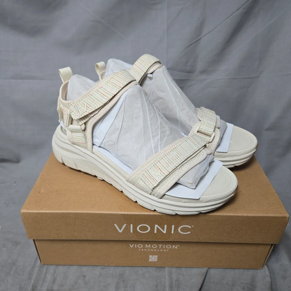 BOXED VIONIC WALK MAX SANDALS IN CREAM - SIZE 5.5