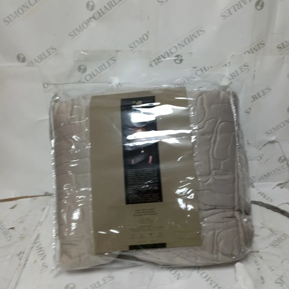 KELLY HOPPEN ABSTRACT GEO BEDSPREAD AND SET OF 2 SHAMS, TAUPE, KINGSIZE