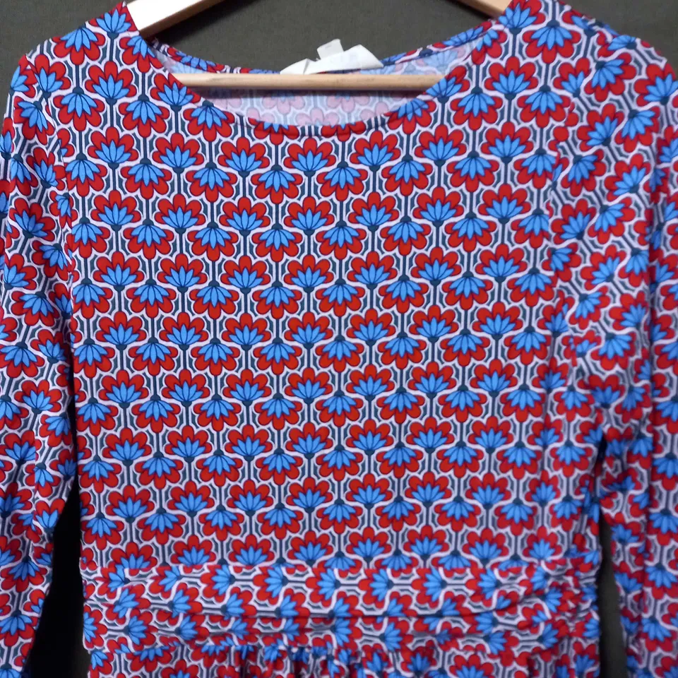 BODEN ABIGAIL JERSEY DRESS IN FLORAL DESIGN IN BLUE/RED/GREEN - 12L