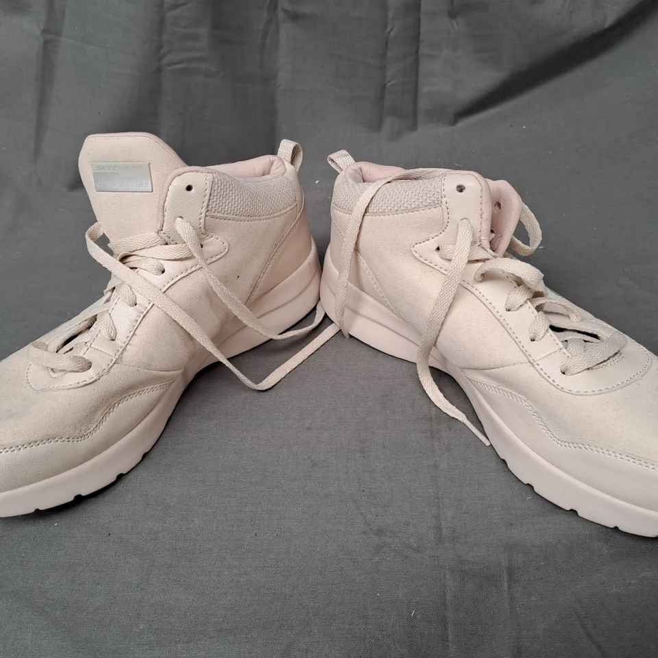 PAIR OF SKECHERS SHOES IN CREAM UK SIZE 7