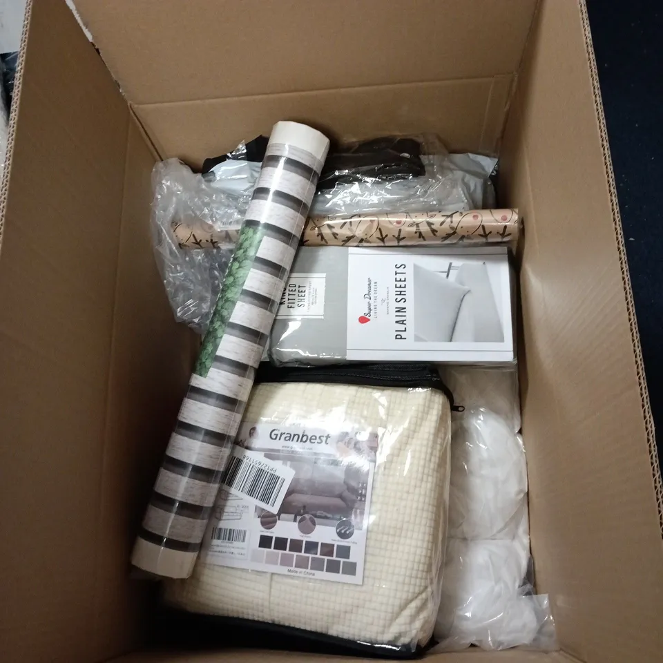 BOX OF APPROXIMATELY 20 ASSORTED HOUSEHOLD ITEMS INCLUDING GRANBEST ONE PIECE SOFA COVER, WALLPAPER, XMAS WRAPPING PAPER AND KING SIZE FITTED SHEET