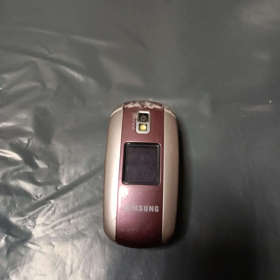 SAMSUNG CLAMSHELL MOBILE PHONE – PINK & SILVER 