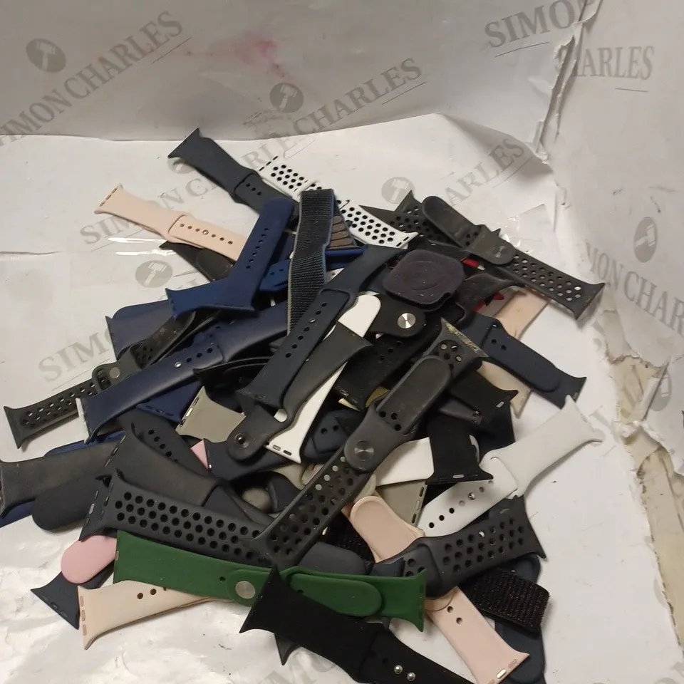 APPROXIMATELY 30 ASSORTED LOOSE SMART WATCH STRAPS IN VARIOUS DESIGNS & SIZES	