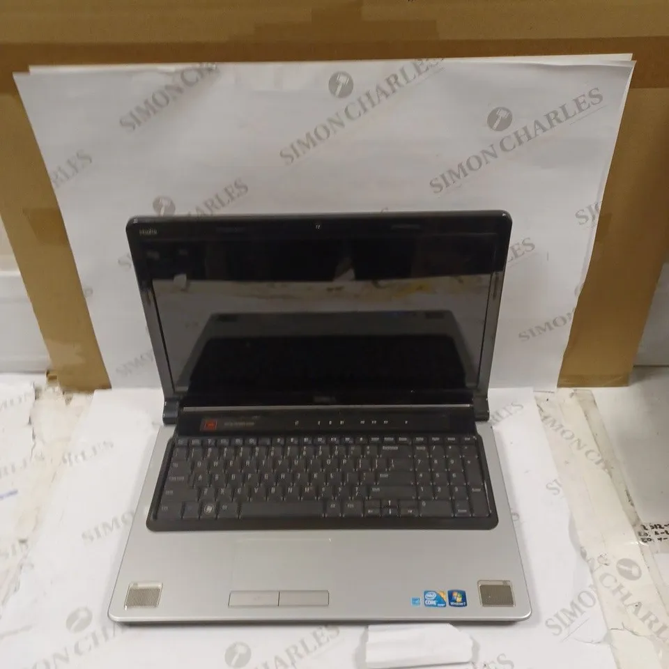 DELL P02E002 LAPTOP