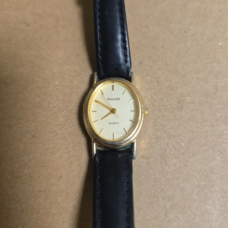 ACCURIST QUARTZ WATCH – GOLD TONE CASE, BLACK LEATHER STRAP