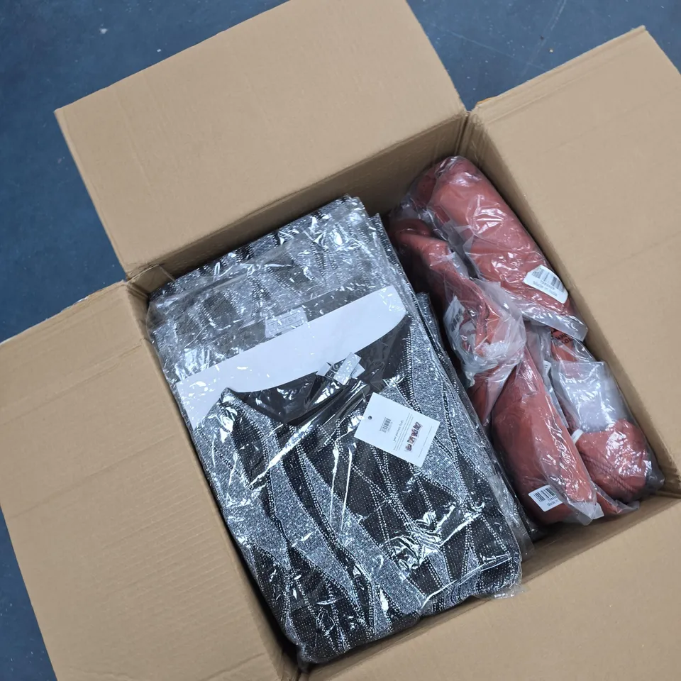 BOX OF APPROXIMATELY 40 ASSORTED CLOTHING ITEMS TO INCLUDE: TAMSY BLOUSE