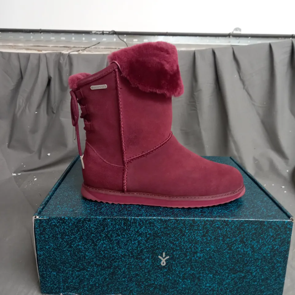 BOXED EMU AUSTRALIA BIRDWOOD BOOTS,- SIZE 7