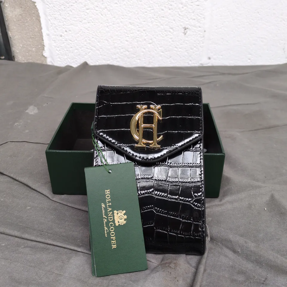 HOLLAND COOPER BLACK CROCODILE STYLE KNIGHTSBRIDGE PHONE POUCH ONE SIZE, IN GREEN BOX