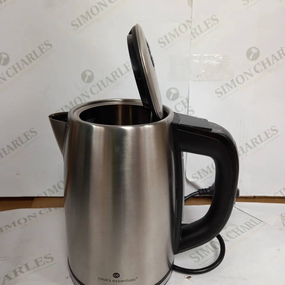 COOK'S ESSENTIALS KETTLE IN SILVER