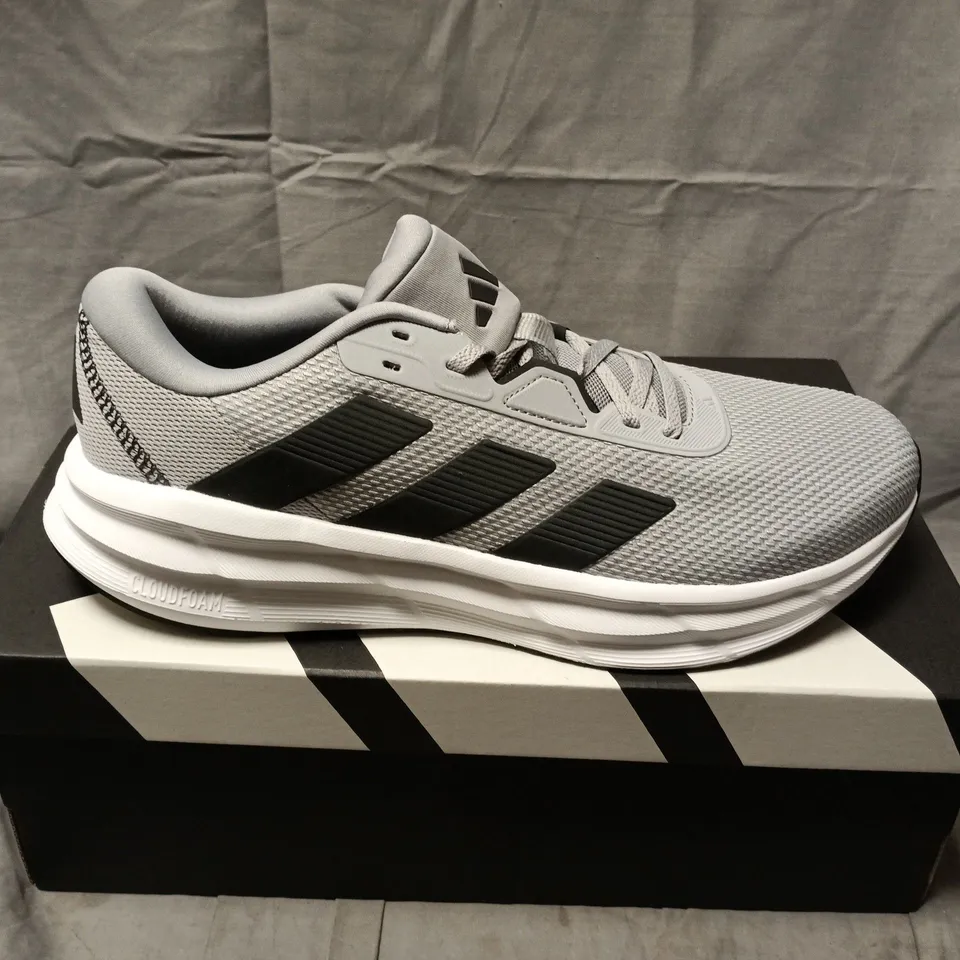BOXED PAIR OF ADIDAS GALAXY 7 M TRAINERS IN GREY - UK 8.5