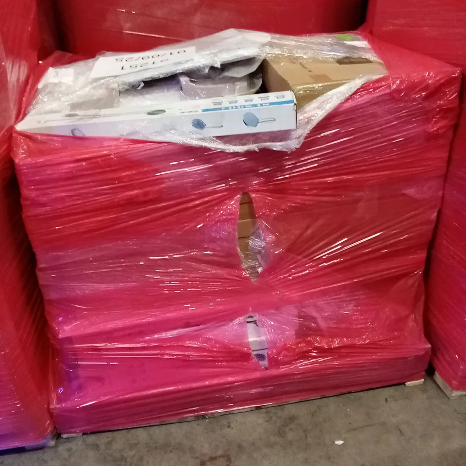 PALLET OF ASSORTED HOUSEHOLD GOODS AND PRODUCTS TO INCLUDE; SHOWER RAIL SETS, LARGE QUANTITY OF CLOTHES/COAT RAILS ETC
