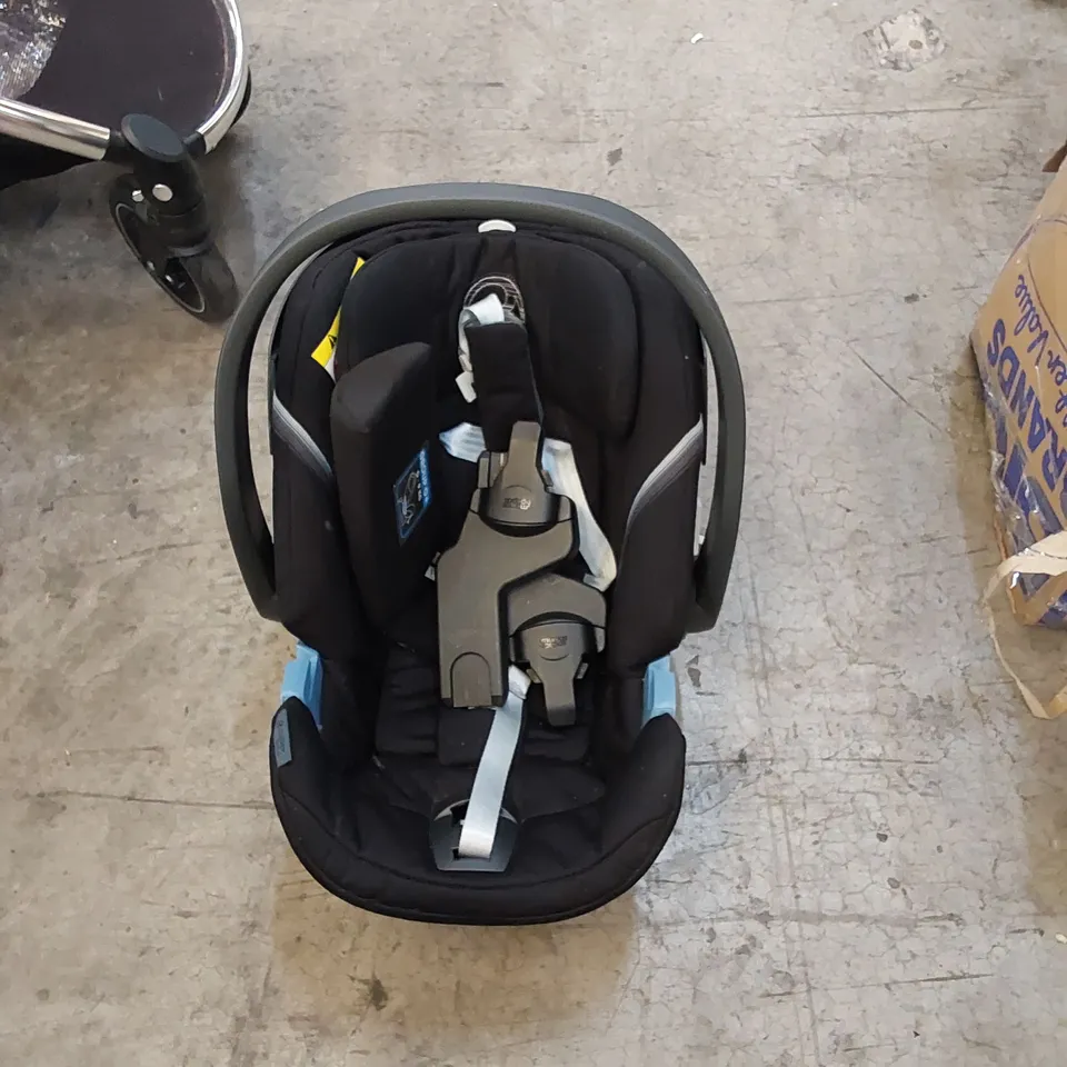 MAMAS AND PAPAS TRAVEL SET INCLUDING STROLLER CARRY COT CAR SEAT AND ACCESSORIES 