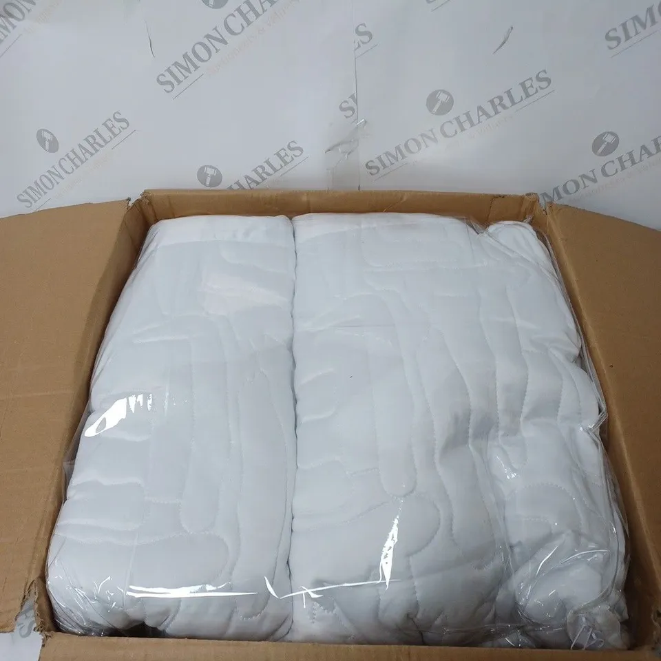 BOXED K BY KELLY HOPPEN ABSTRACT GEO BEDSPREAD AND SHAMS IN WHITE - SINGLE 