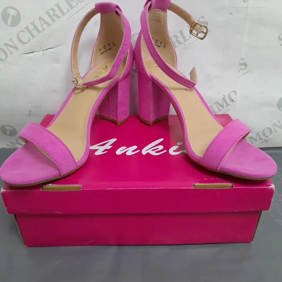 BOXED PAIR OF ANKIS OPEN TOE BLOCK HEEL SANDALS IN PINK UK SIZE 3