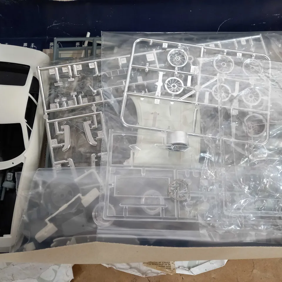 FUJIMI FERRARI 365 GTB/4 DAYTONA ENTHUSIAST MODEL