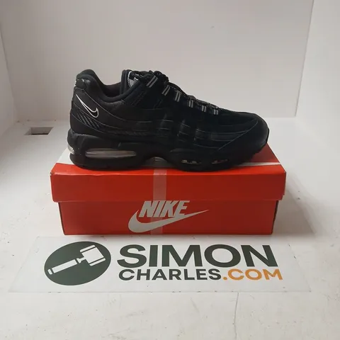 BOXED PAIR OF NIKE AIR MAX 95 BIG BUBBLE TRAINERS IN BLACK - UK 10.5