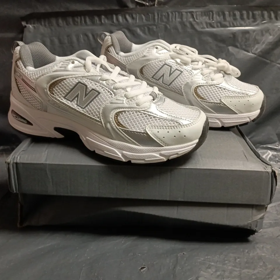 PAIR OF NEW BALANCE 530 TRAINERS IN WHITE/SILVER SIZE UK 6