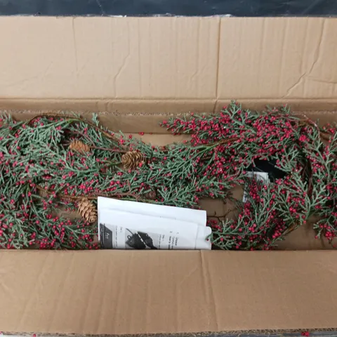 BROOKLYN RED BERRY PRE-LIT CHRISTMAS WREATH