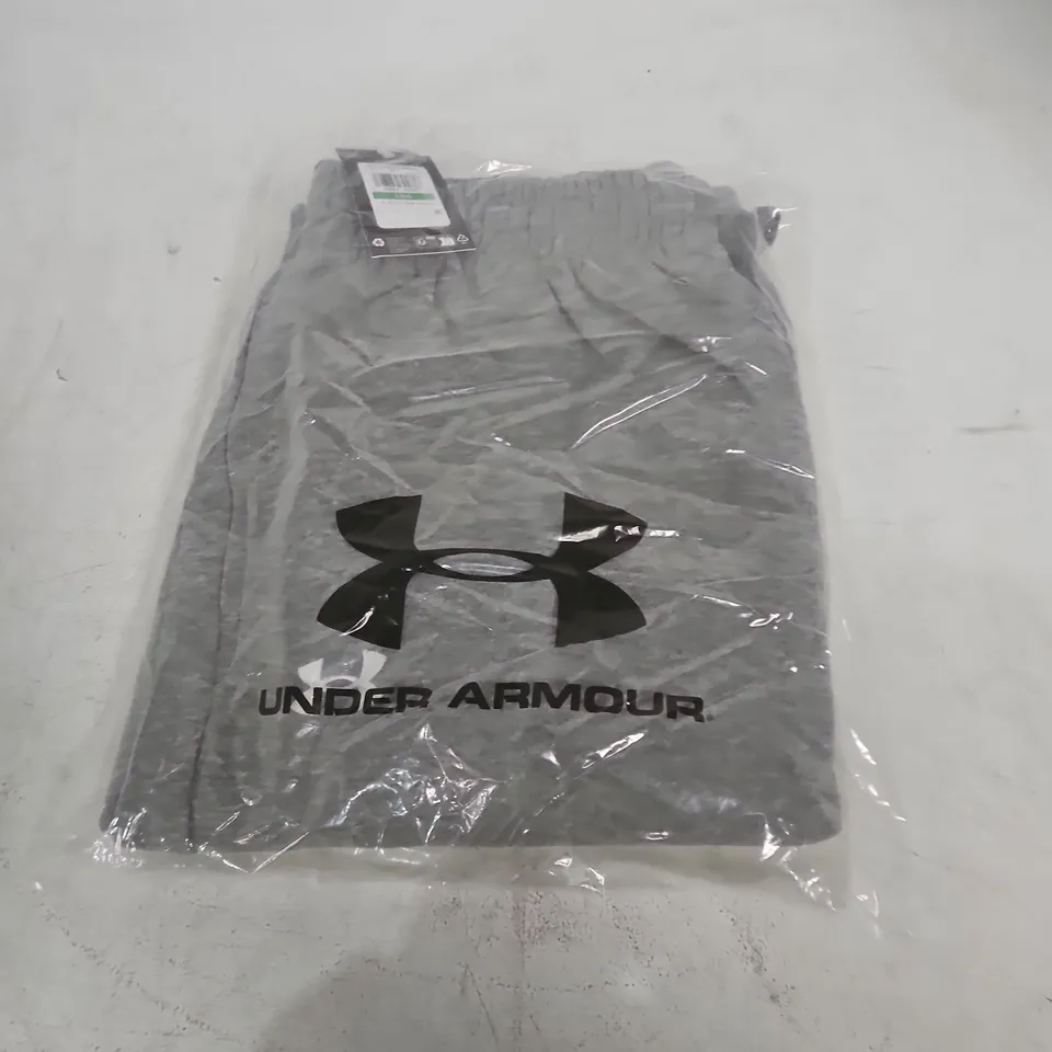 UNDER ARMOUR MENS RIVAL FLEECE JOGGERS – GREY, FRONT LOGO (UK L)