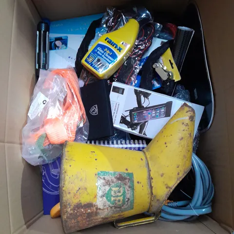 BOX OF ASSORTED CAR ITEMS TO INCLUDE - OIL CAN - TOOLS - COLLECTION ONLY 