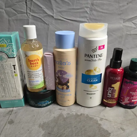 APPROXIMATELY 15 ASSORTED HEALTH & BEAUTY PRODUCTS TO INCLUDE SHOWER GELS, PANTENE AND SHAY AND BLUE 