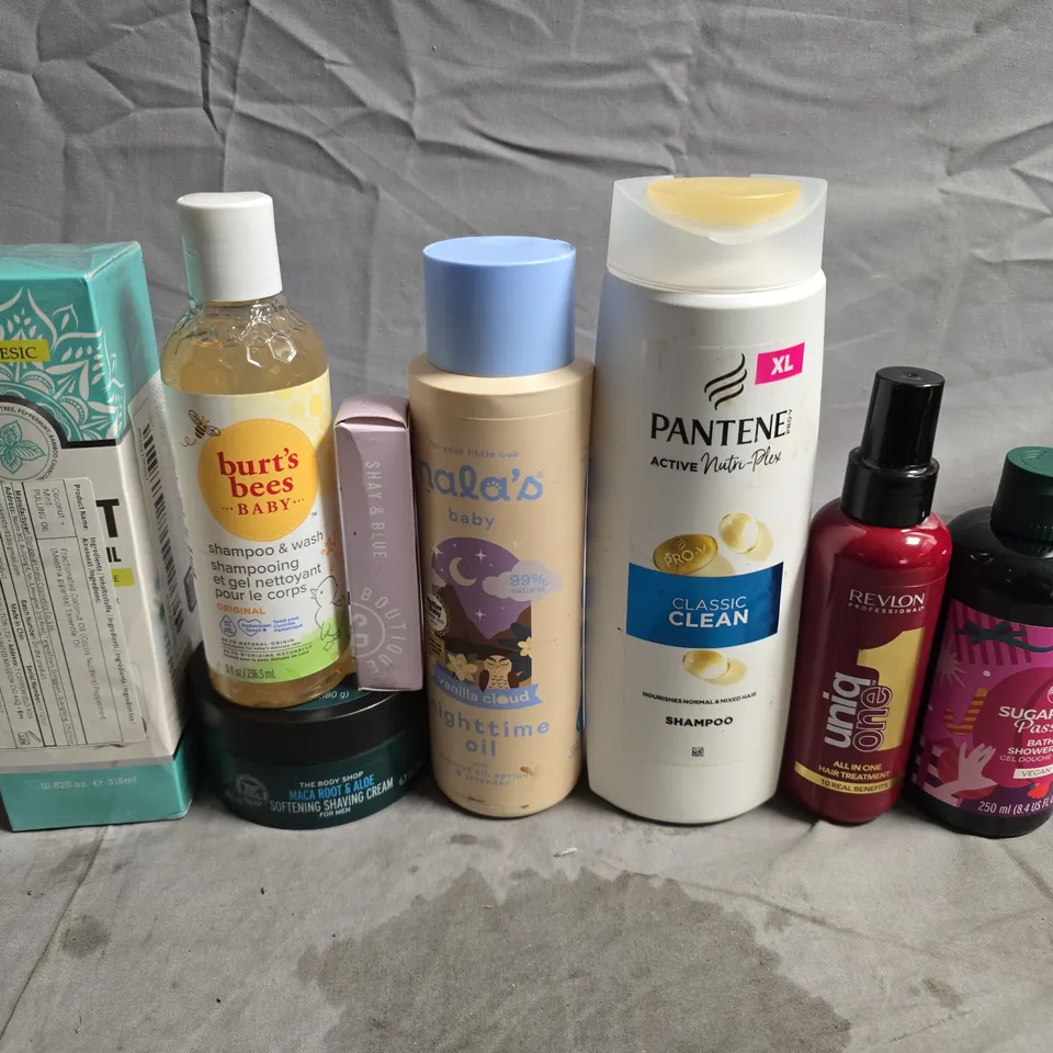 APPROXIMATELY 15 ASSORTED HEALTH & BEAUTY PRODUCTS TO INCLUDE SHOWER GELS, PANTENE AND SHAY AND BLUE