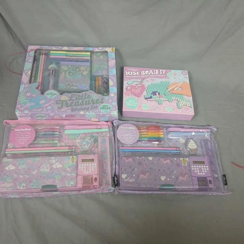 FOUR ASSORTED SMIGGLE PRODUCTS