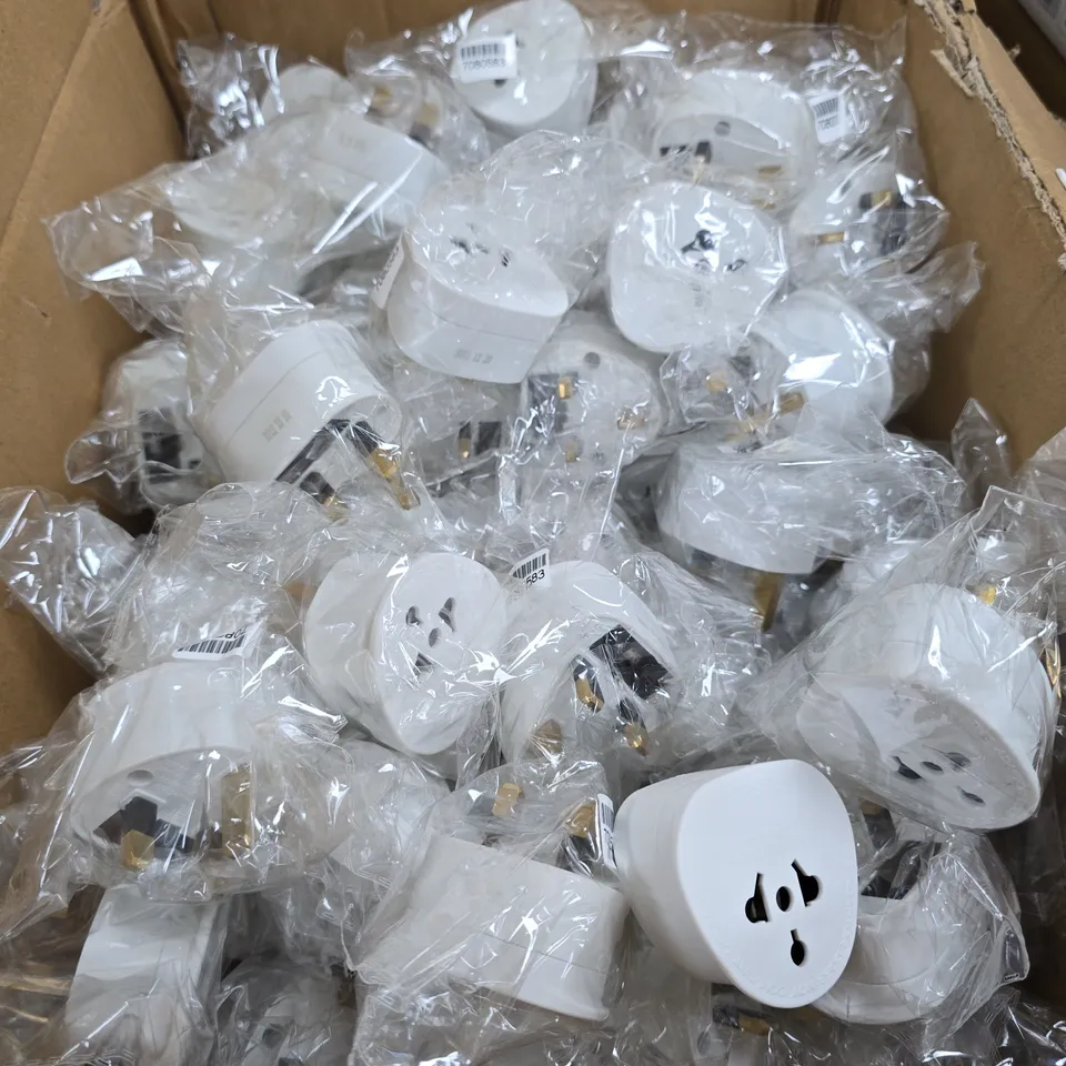 BOX OF APPROXIMATELY 50 X  POWERPLUS: ELECTRICAL US TOURIST ADAPTER