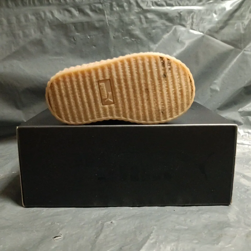 BOXED PAIR OF PUMA CREEPER PHATTY NUBUCK INFANT SHOES IN OFF WHITE SIZE UK 4