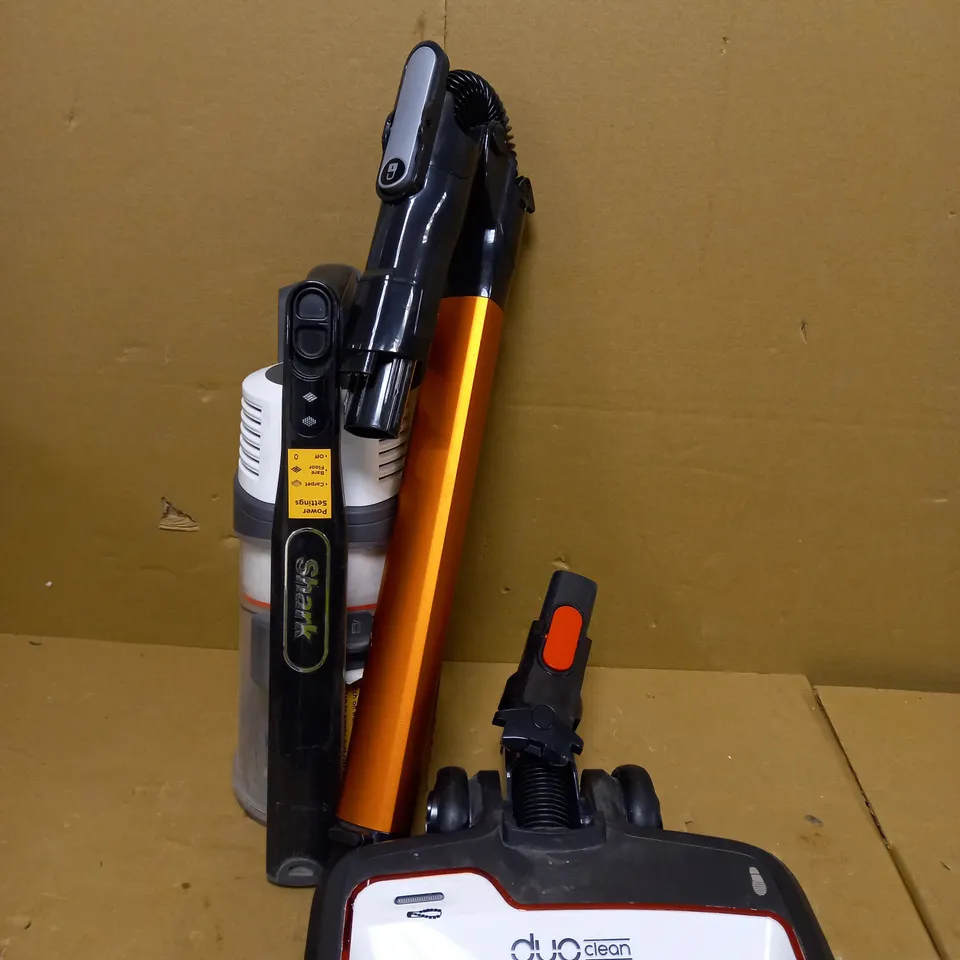 SHARK STRATOS CORDLESS STICK VACUUM CLEANER [IZ400UK] WITH ANTI HAIR WRAP PLUS & CLEAN SENSE IQ