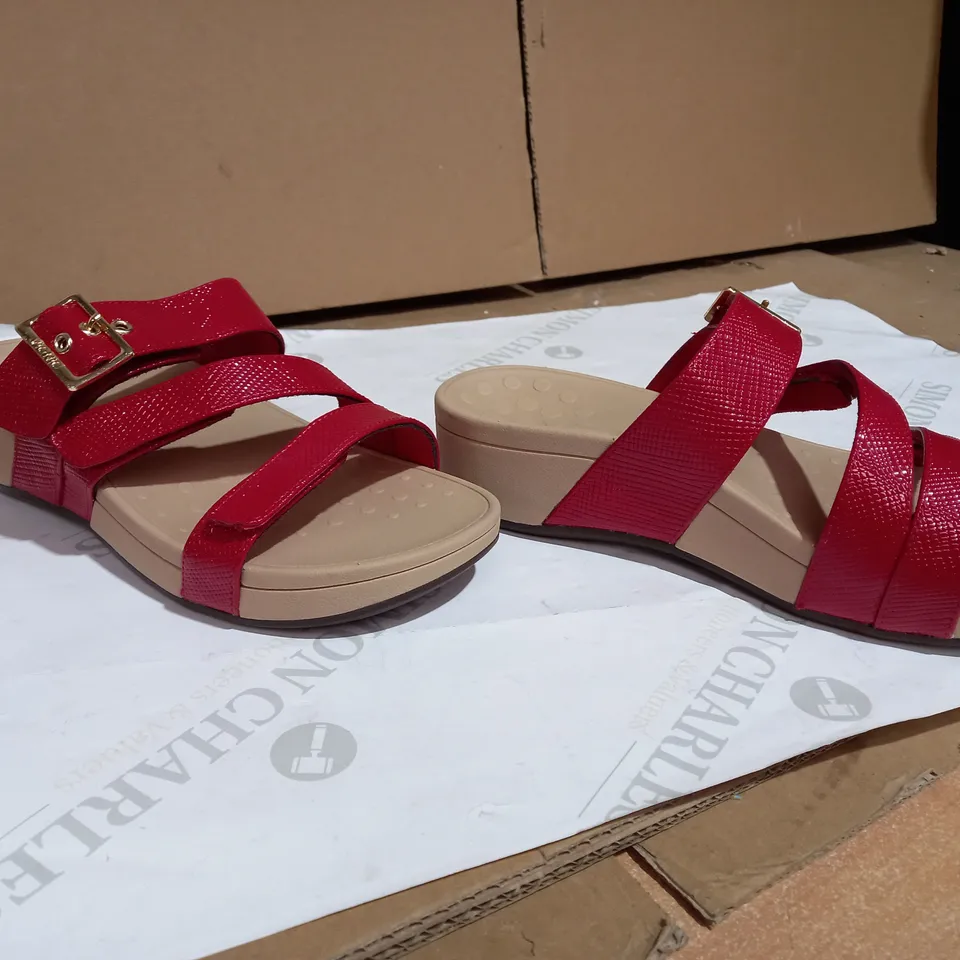BOX OF VIONIC RED LEATHER STYLE SANDALS SIZE 7