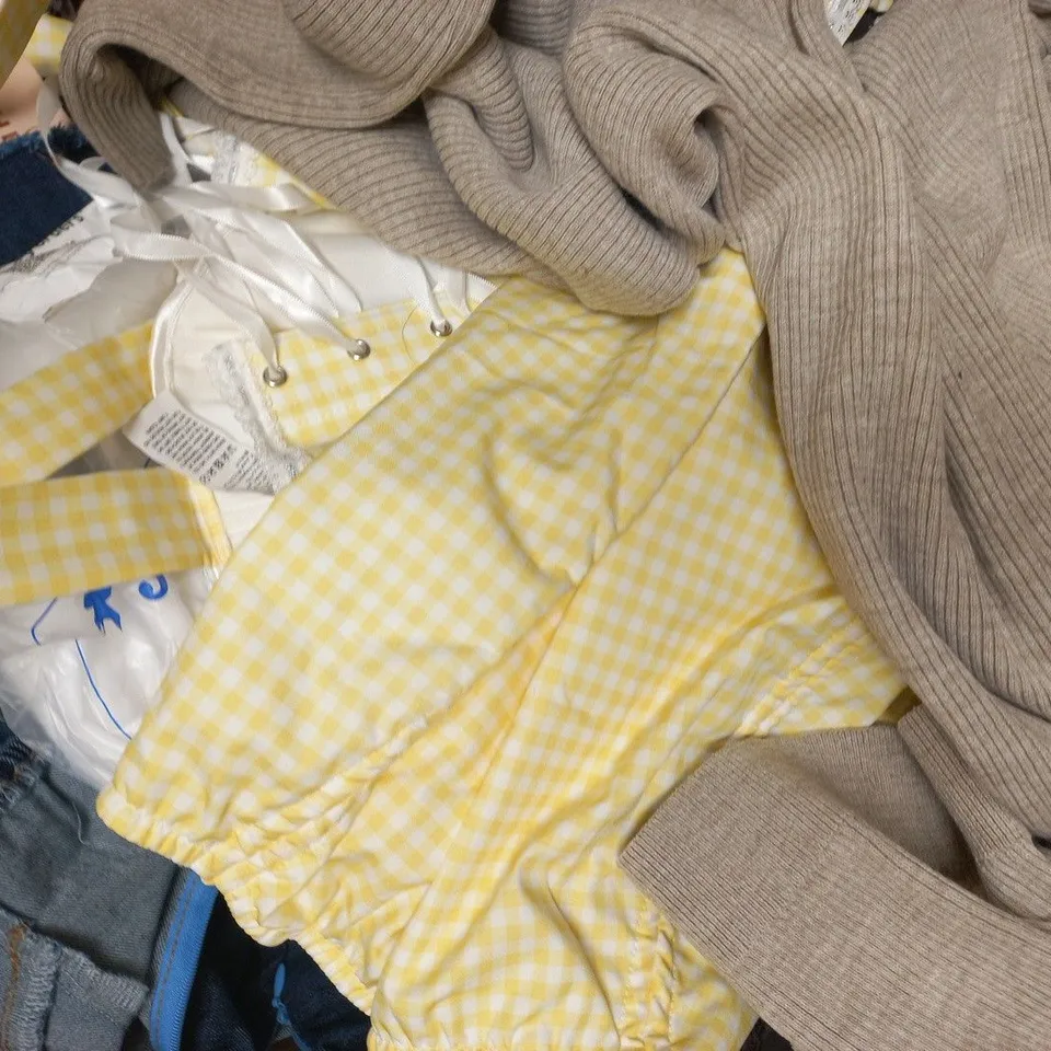 APPROXIMATELY 20 ASSORTED CLOTHING AND FASHION PRODUCTS IN VARIOUS STYLES AND SIZES - COLLECTION ONLY
