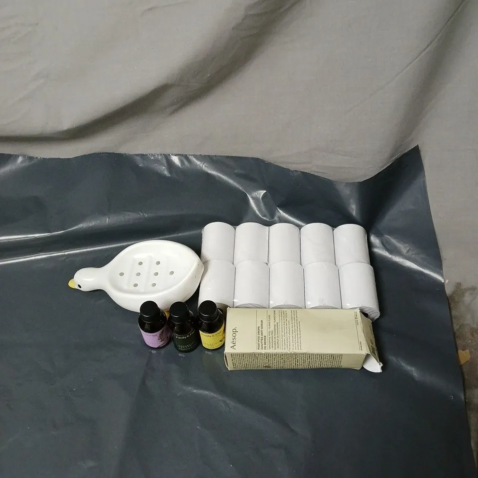 APPROXIMATELY 12 ASSORTED ITEMS TO INCLUDE TILL RECEIPT ROLLS, AROMATHERAPY BOTTLES, SOAP DISH, AESOP DROPS ETC 