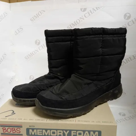 SKECHERS ON THE GO JOY PUFFER BOOTS SIZE 6.5