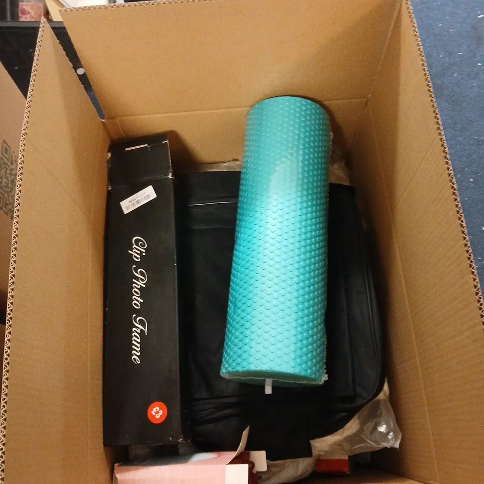 BOX OF APPROXIMATELY 15 ASSORTED ITEMS INCLUDING A BAG, A PHILLIPS HUE E27 LIGHTBULB AND A CLIP PHOTO FRAME