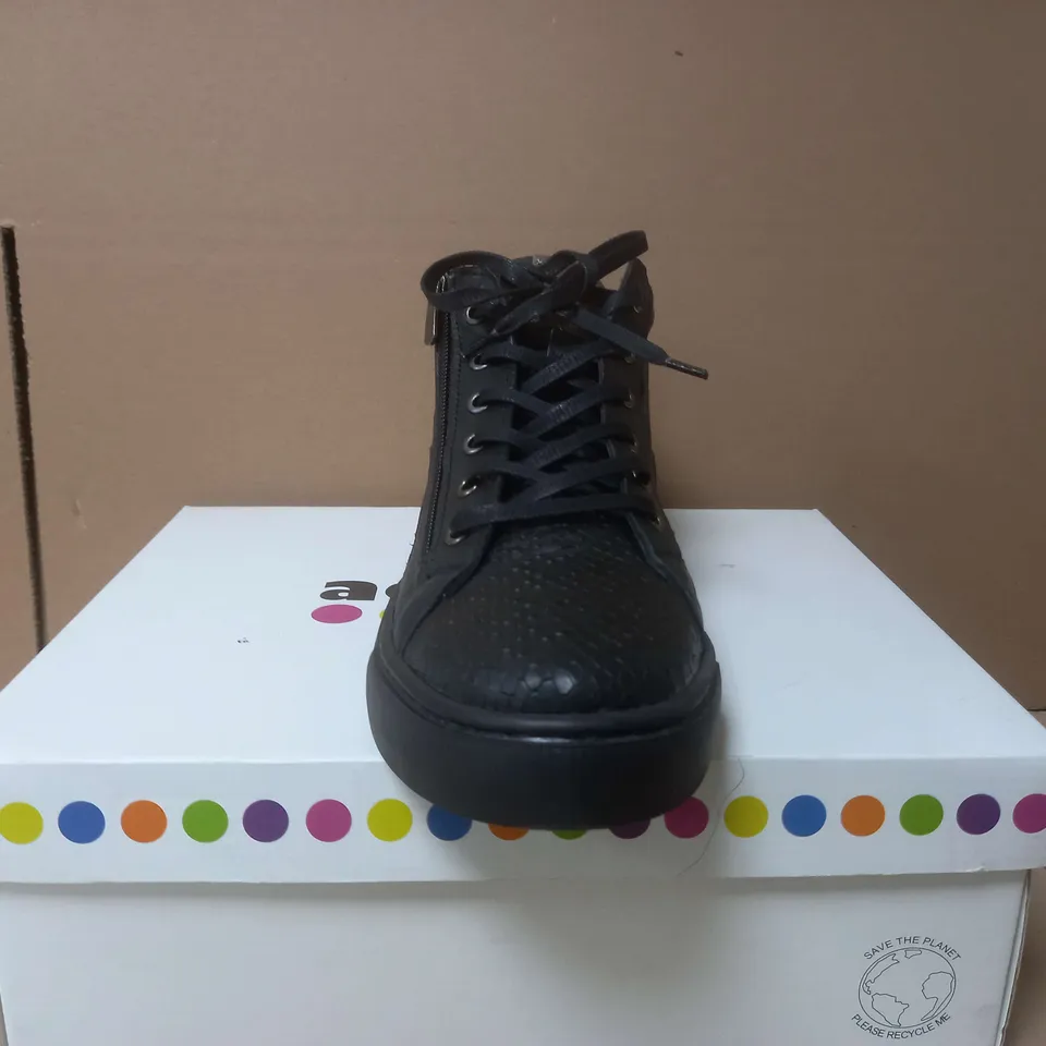 BOXED ADESSO BLACK SNAKE SKIN HIGH RISE TRAINERS - SIZE 7