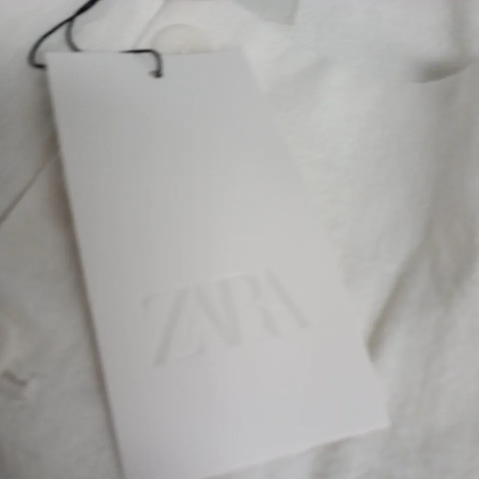 ZARA CREAM SHORTS – SIZE L