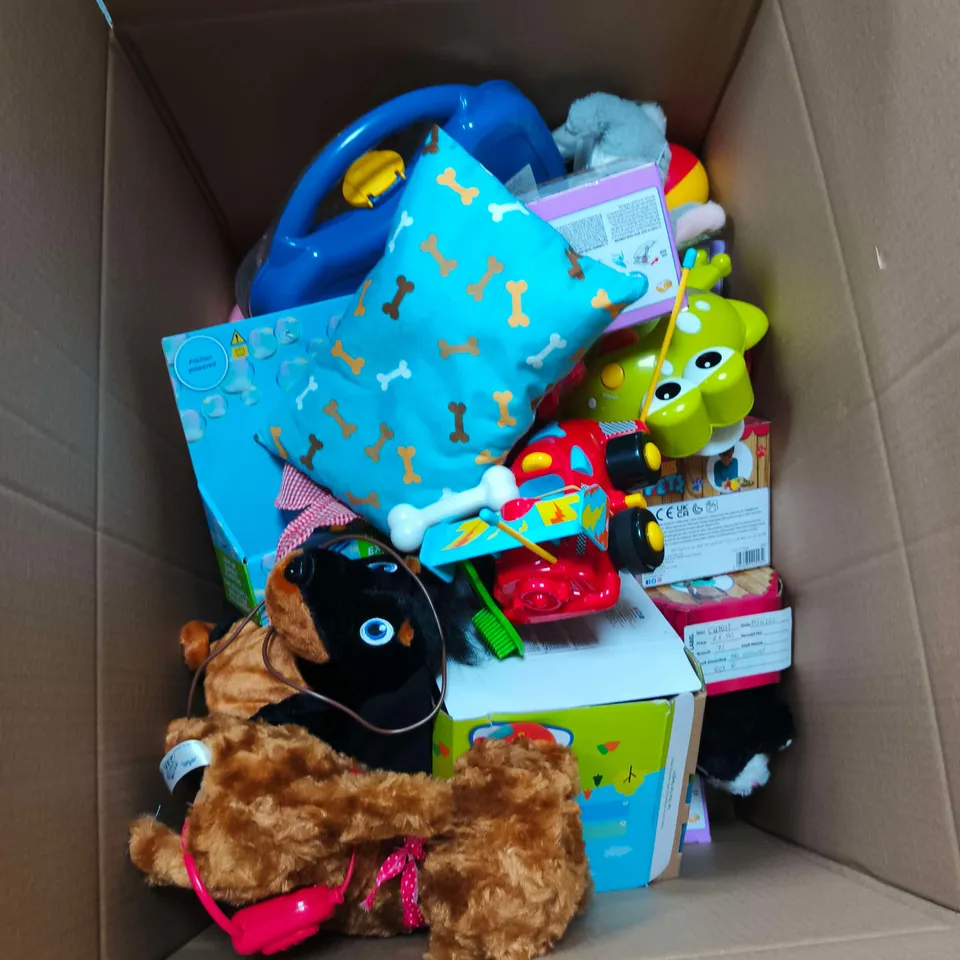 BOX OF APPROXIMATELY 12 ASSORTED TOYS INCLUDING MAGNIMAKE AND PITTER PATTER PETS 
