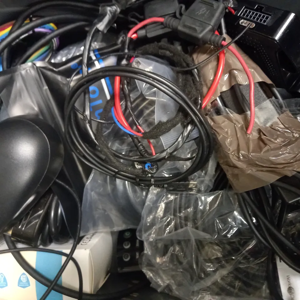 LOT OF APPROXIMATELY 10 ASSORTED ELECTRICAL ITEMS, TO INCLUDE WIRELESS KEYBOARD, POWER ADAPTER, VEHICLE TRACKER, ETC