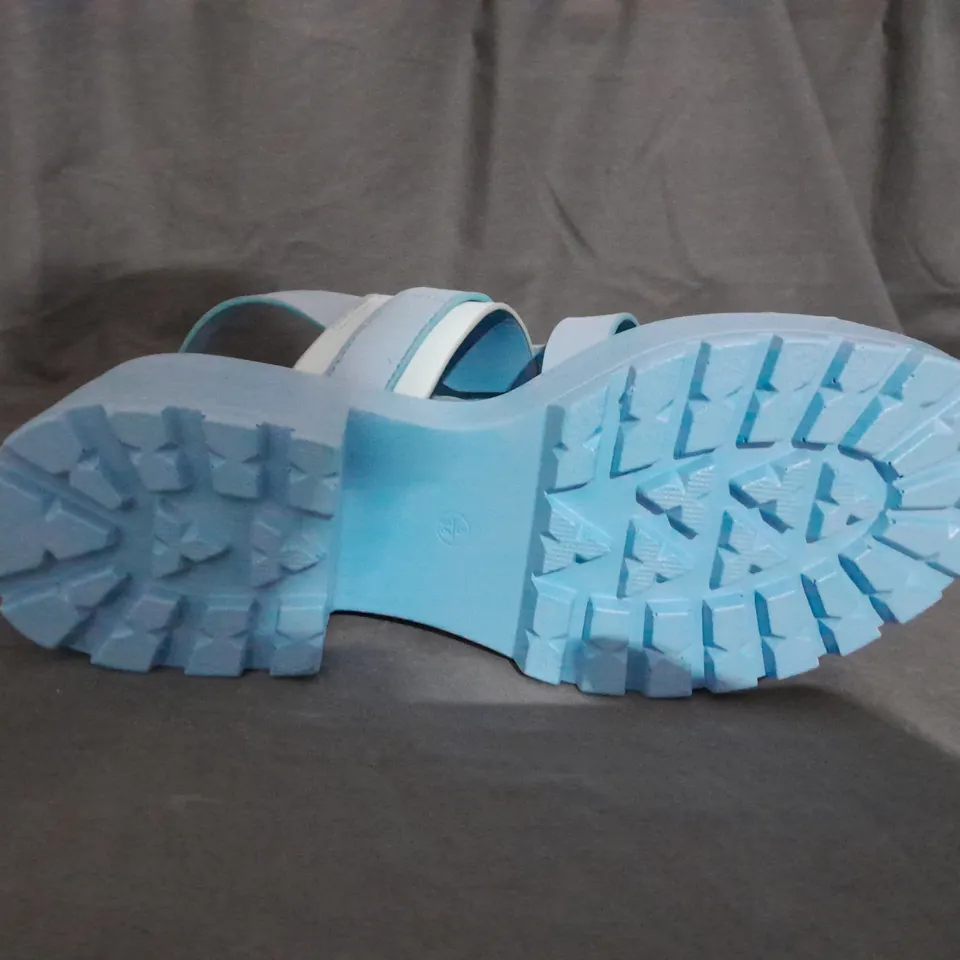 PAIR OF KOI SUGAR SEASON CHUNKY BUCKLE SANDALS SIZE 5 