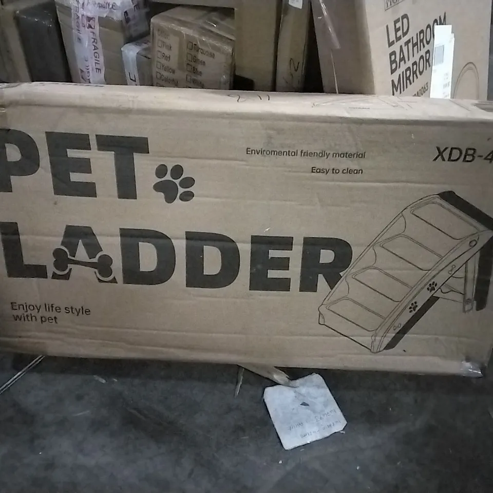BOXED PET LADDER