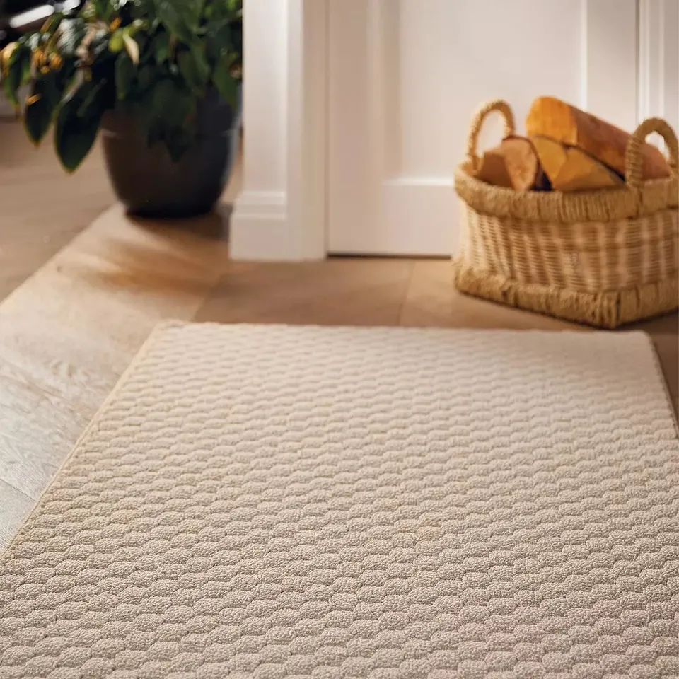 SCULPTURED HONEYCOMB RUG 65X85CM IVORY - COLLECTION ONLY 